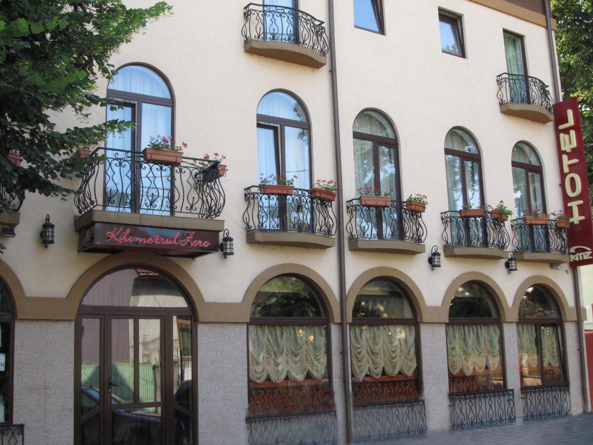 Hotel Kilometrul Zero Dragasani Exterior photo