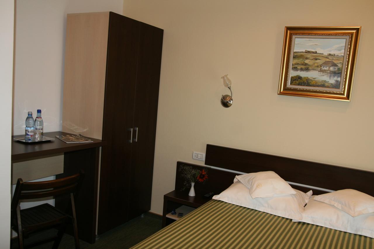 Hotel Kilometrul Zero Dragasani Exterior photo